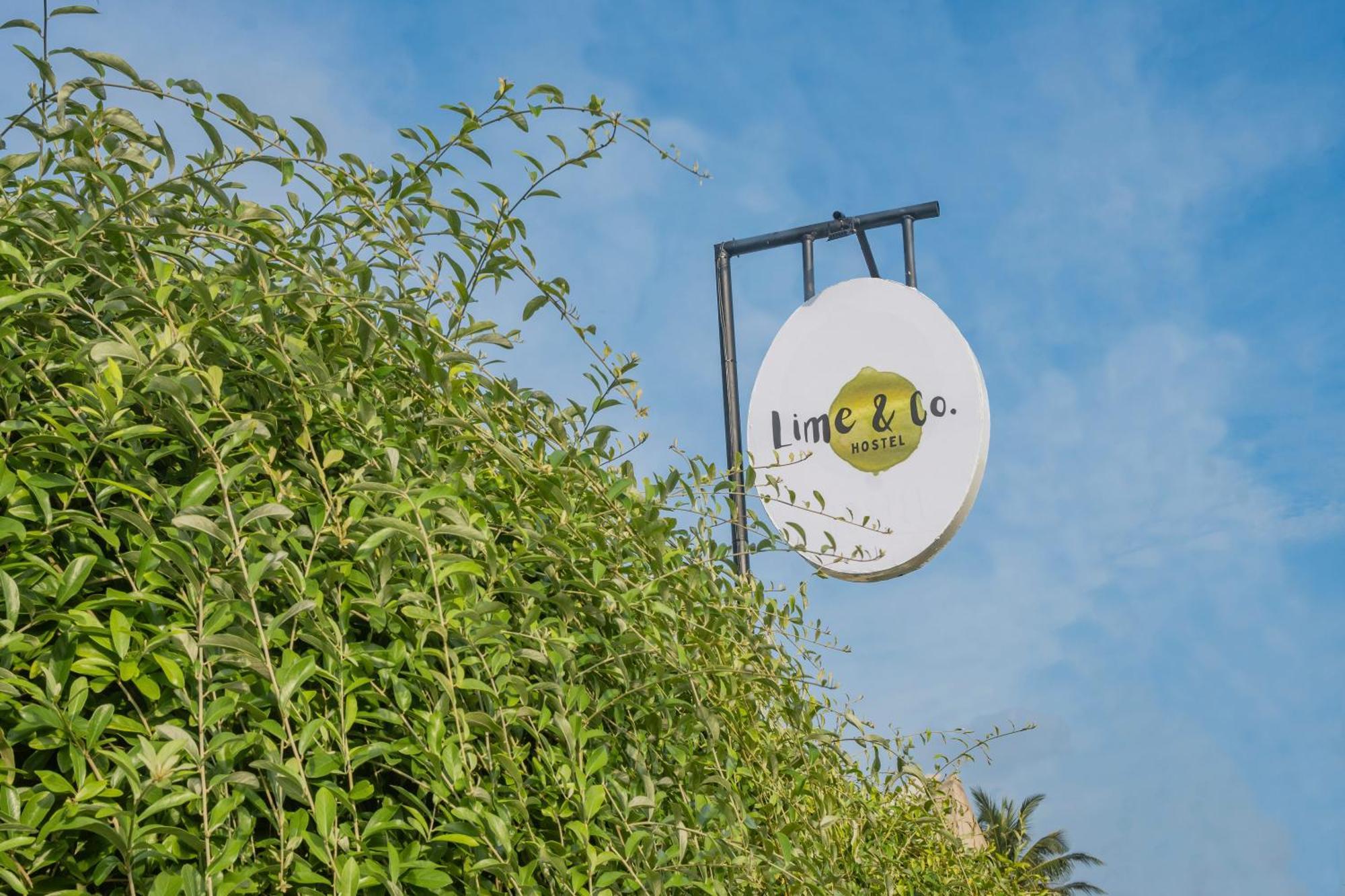 Lime & Co Hostel Велигама Экстерьер фото